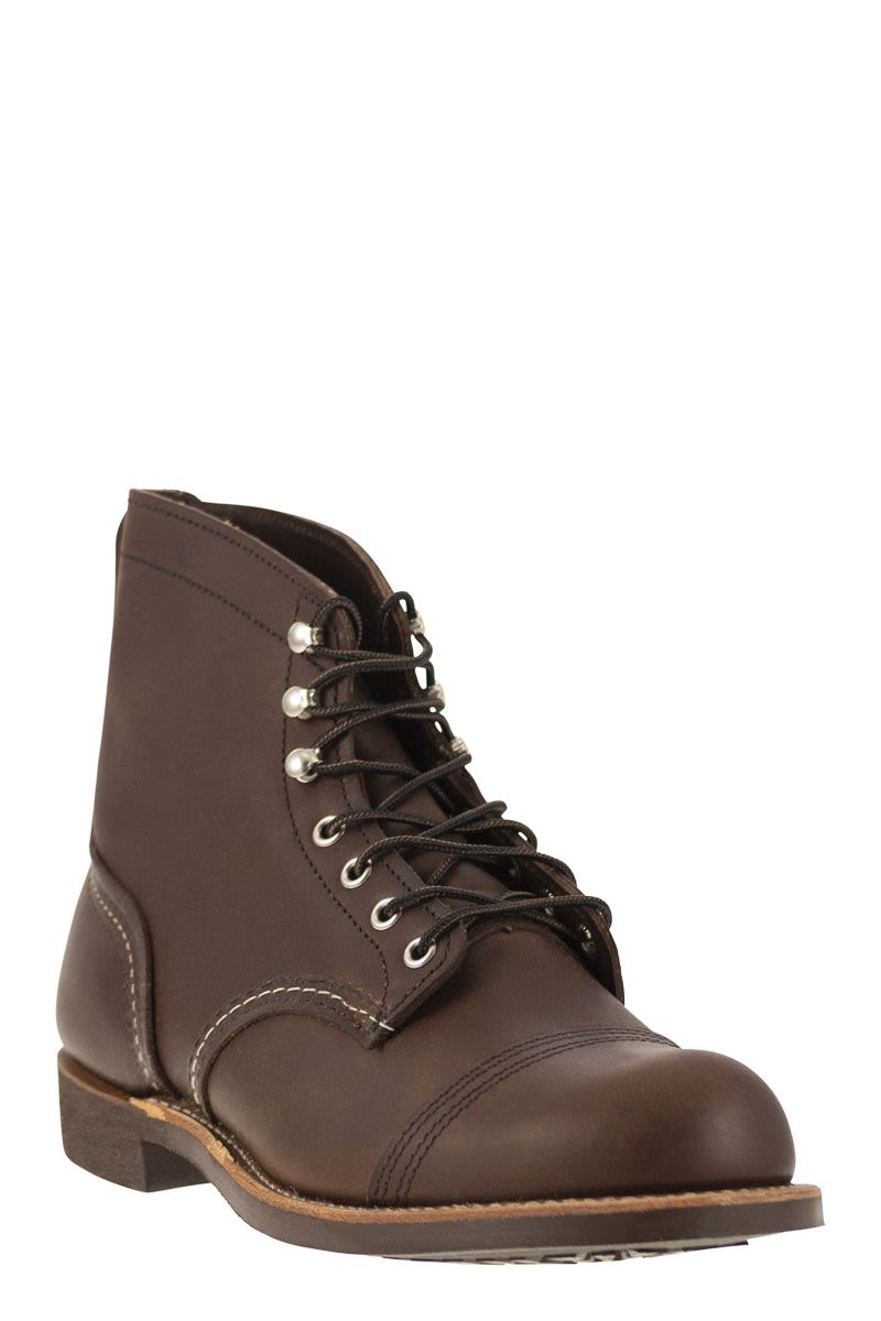 RED WING Brown Lace-Up Boots for Men with Vibram Sole and Metal Eyelets