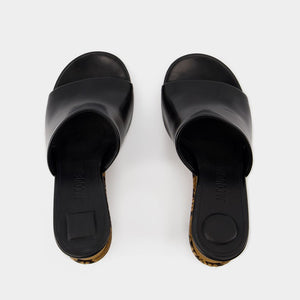 JACQUEMUS Elegant Dual-Strap Flat Sandals