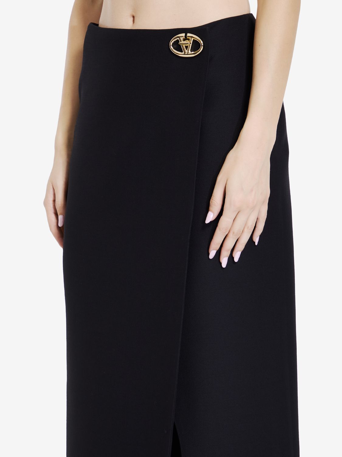 VALENTINO GARAVANI Elegant Long Crepe Couture Skirt with Gold-Tone VLOGO Clasp