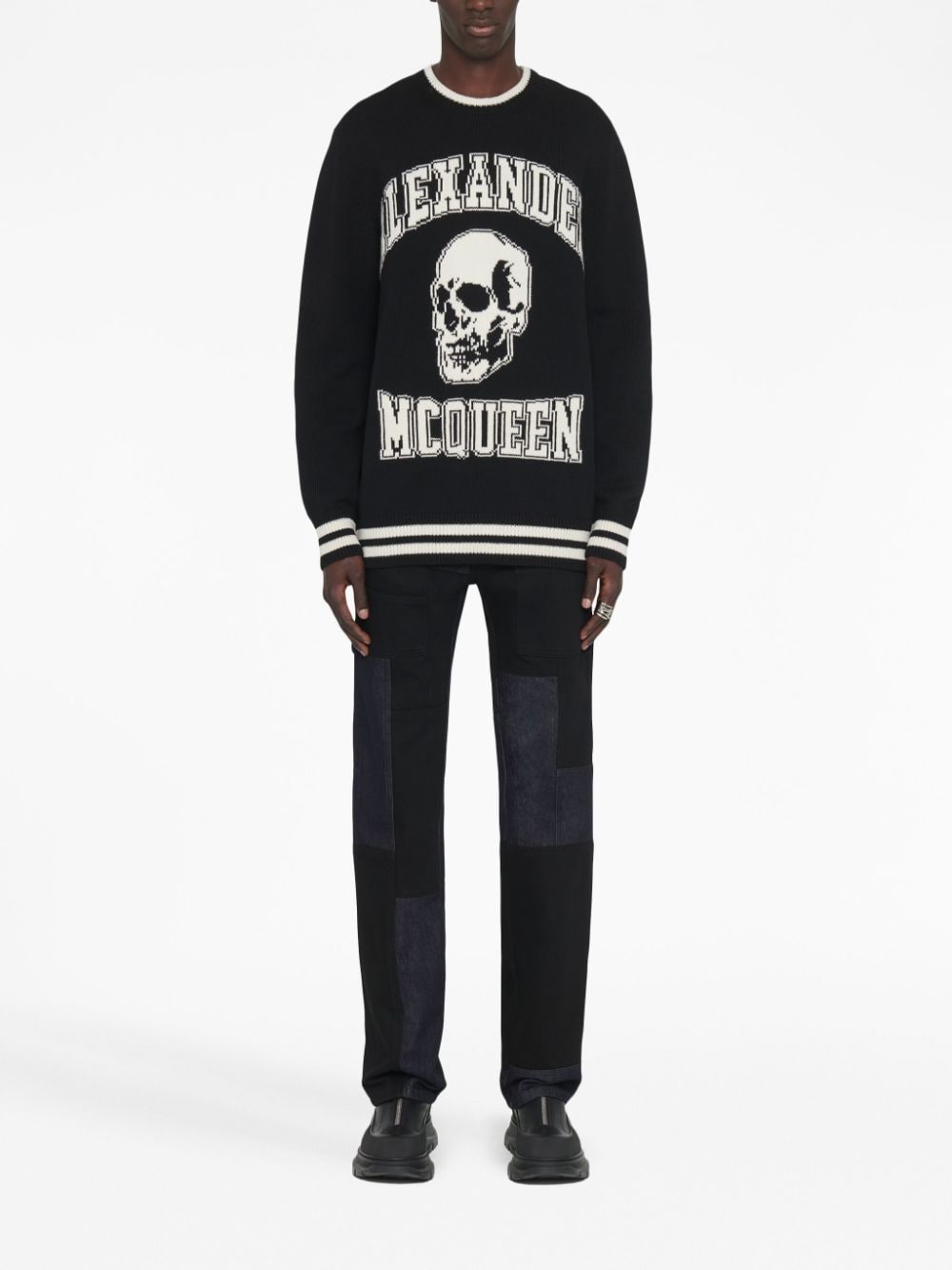 ALEXANDER MCQUEEN Luxurious Black Skull Sweater for Men with 90% Lana and 10% Cashmere