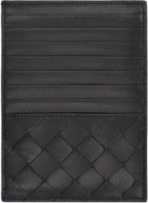 BOTTEGA VENETA Luxurious Leather Passport Holder for the Modern Traveler