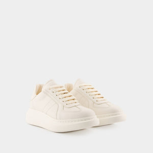 ALEXANDER MCQUEEN Oversized Women’s Sneakers - FW24 Collection