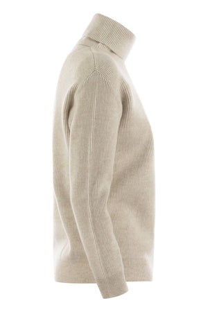 BRUNELLO CUCINELLI Luxurious Cashmere Turtleneck Sweater with Monile Embellishment