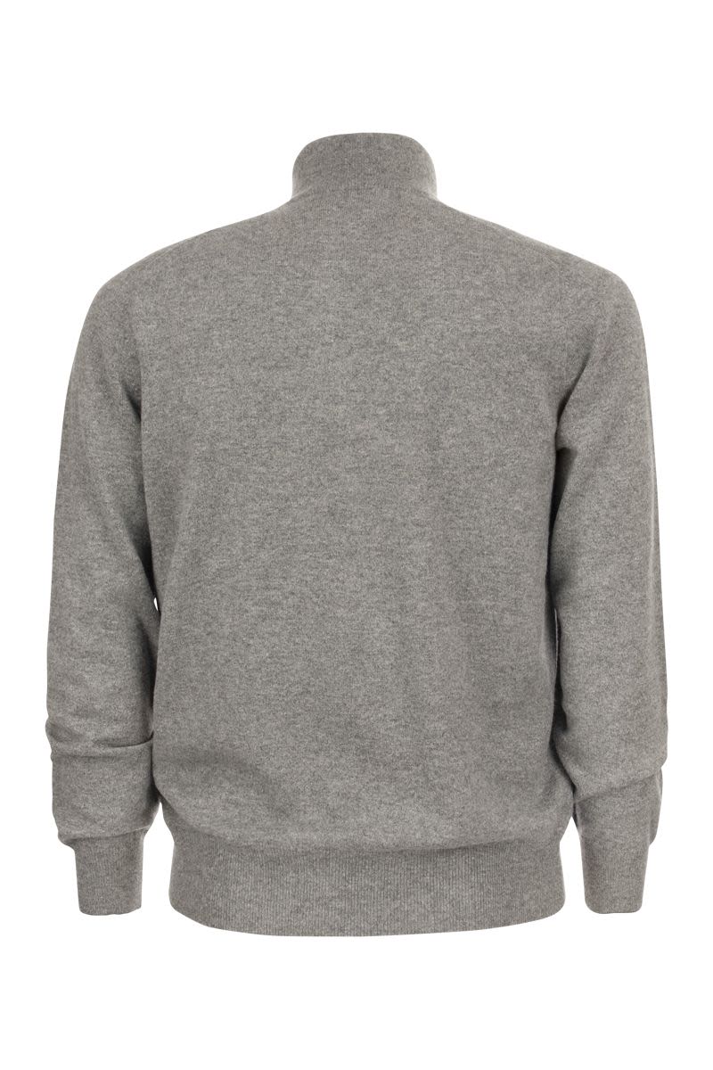 BRUNELLO CUCINELLI Luxurious Cashmere Turtleneck Sweater with Timeless Style