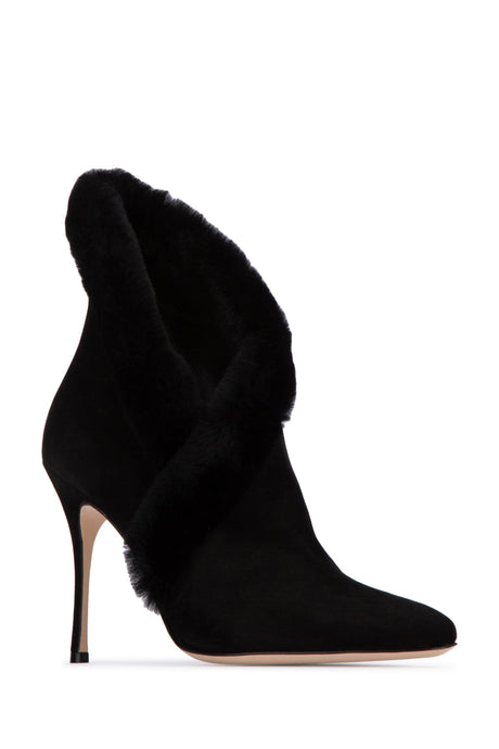 MANOLO BLAHNIK Chic Suede Heels for the Modern Woman